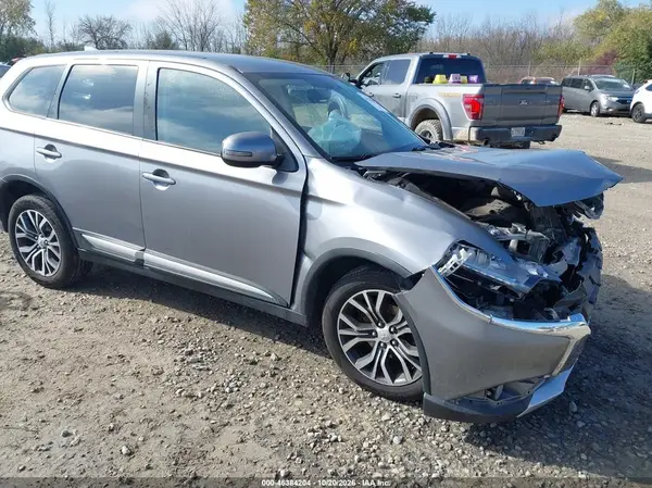 JA4AZ3A34JZ005889 2018 MITSUBISHI OUTLANDER - Image 1