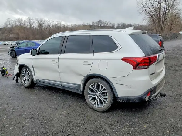 JA4AZ3A34JZ011675 2018 MITSUBISHI OUTLANDER - Image 2
