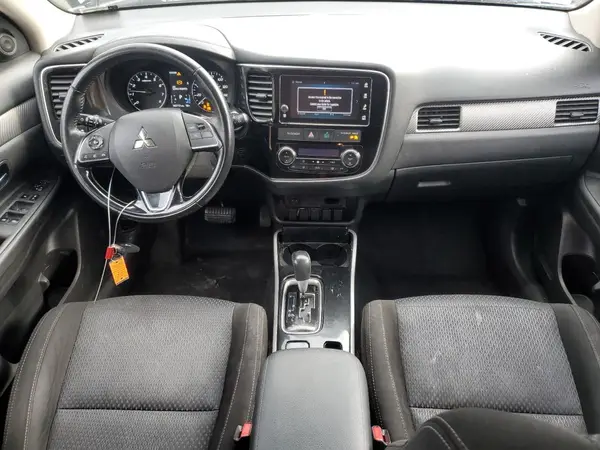 JA4AZ3A34JZ011921 2018 MITSUBISHI OUTLANDER - Image 8