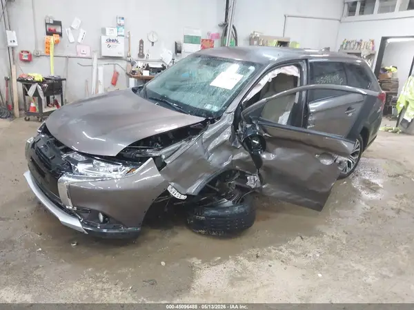JA4AZ3A34JZ013572 2018 MITSUBISHI OUTLANDER - Image 2