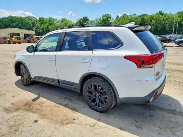JA4AZ3A34JZ018352 2018 MITSUBISHI OUTLANDER - Image 2