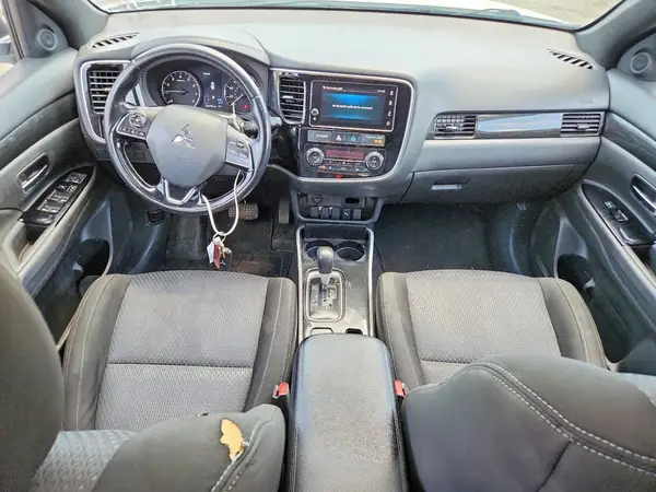 JA4AZ3A34JZ018352 2018 MITSUBISHI OUTLANDER - Image 8