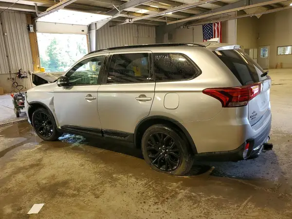 JA4AZ3A34JZ020554 2018 MITSUBISHI OUTLANDER - Image 2