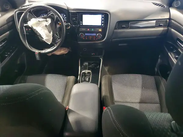 JA4AZ3A34JZ020554 2018 MITSUBISHI OUTLANDER - Image 8