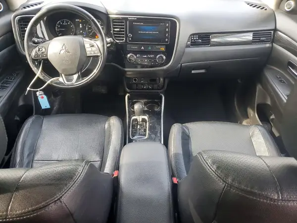 JA4AZ3A34JZ020828 2018 MITSUBISHI OUTLANDER - Image 8