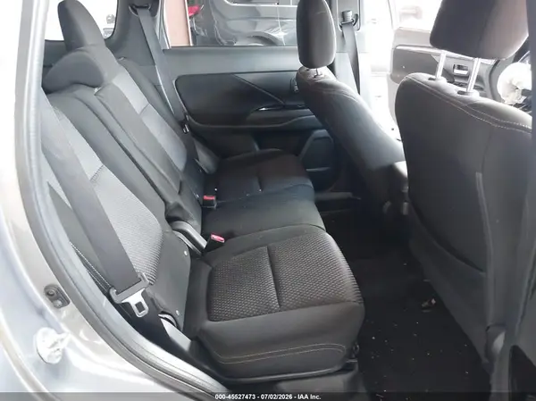 JA4AZ3A34JZ022109 2018 MITSUBISHI OUTLANDER - Image 8