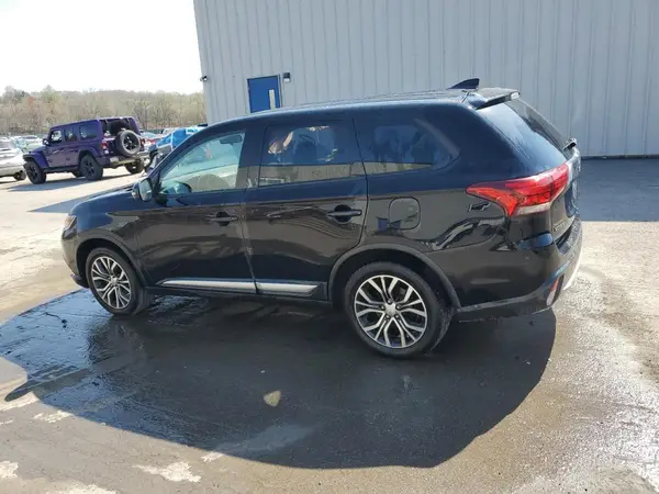 JA4AZ3A34JZ025043 2018 MITSUBISHI OUTLANDER - Image 2