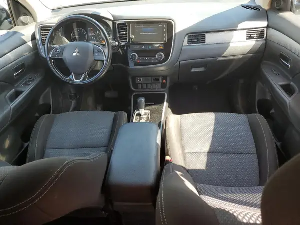 JA4AZ3A34JZ025043 2018 MITSUBISHI OUTLANDER - Image 8