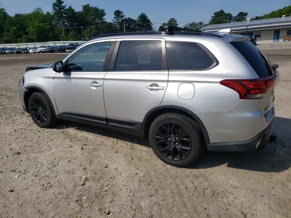 JA4AZ3A34JZ025866 2018 MITSUBISHI OUTLANDER - Image 2