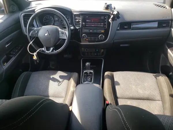 JA4AZ3A34JZ025866 2018 MITSUBISHI OUTLANDER - Image 8