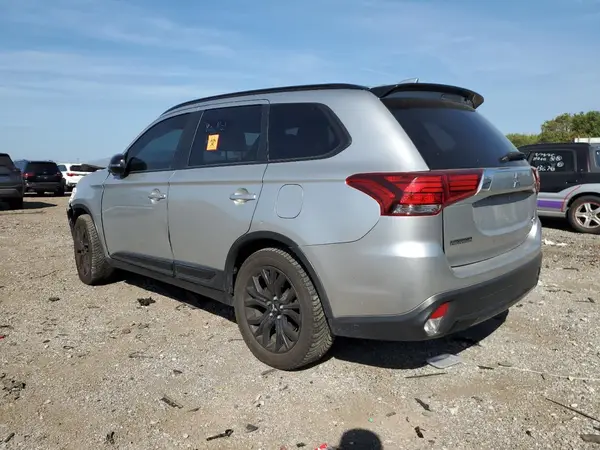 JA4AZ3A34JZ031568 2018 MITSUBISHI OUTLANDER - Image 2
