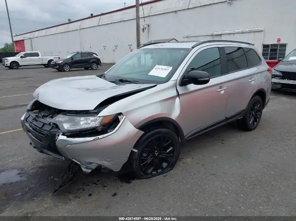 JA4AZ3A34JZ031571 2018 MITSUBISHI OUTLANDER - Image 2