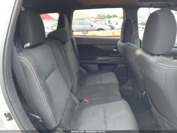 JA4AZ3A34JZ031571 2018 MITSUBISHI OUTLANDER - Image 8