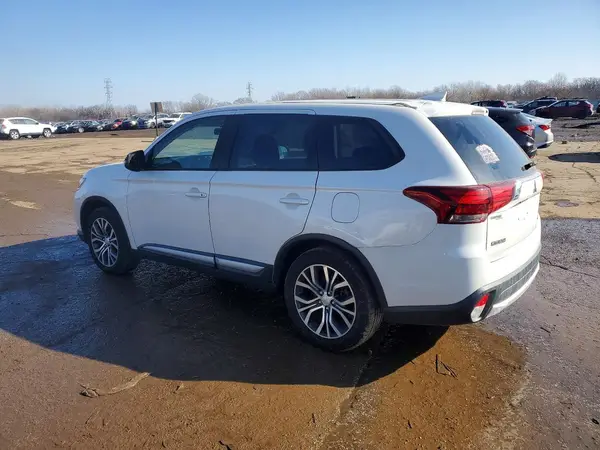 JA4AZ3A34JZ034311 2018 MITSUBISHI OUTLANDER - Image 2
