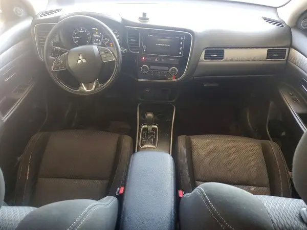 JA4AZ3A34JZ034311 2018 MITSUBISHI OUTLANDER - Image 8