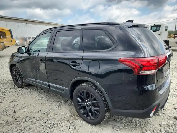 JA4AZ3A34JZ034602 2018 MITSUBISHI OUTLANDER - Image 2