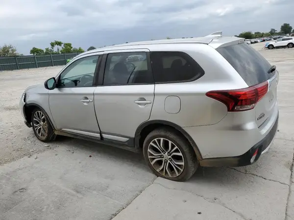JA4AZ3A34JZ040495 2018 MITSUBISHI OUTLANDER - Image 2
