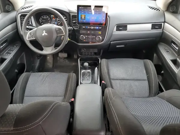 JA4AZ3A34JZ040495 2018 MITSUBISHI OUTLANDER - Image 8