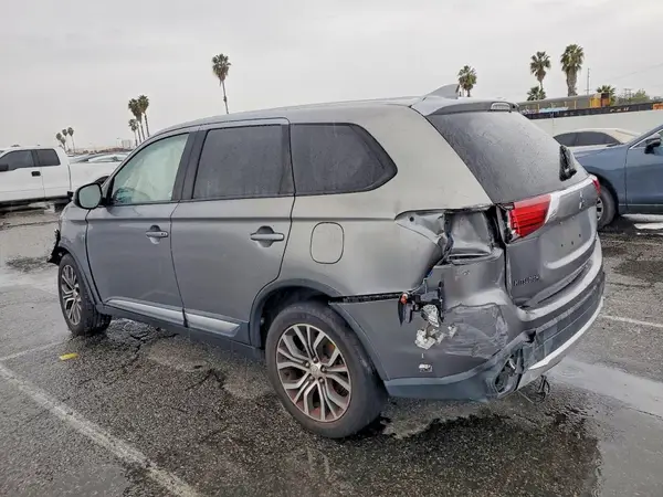 JA4AZ3A34JZ040822 2018 MITSUBISHI OUTLANDER - Image 2