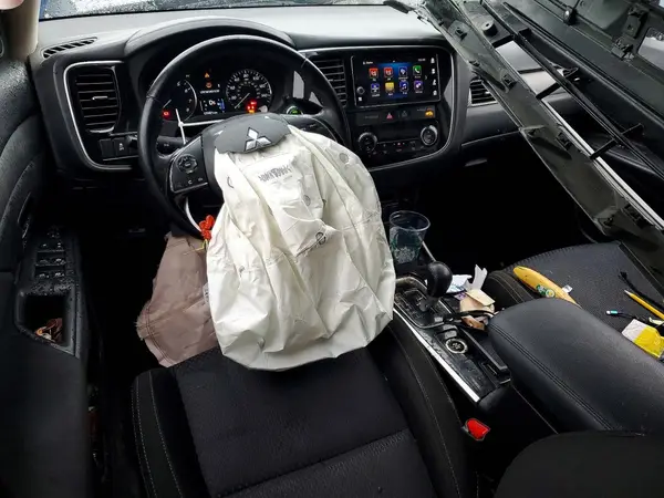 JA4AZ3A34JZ040822 2018 MITSUBISHI OUTLANDER - Image 8