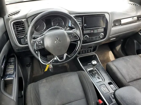 JA4AZ3A34JZ044515 2018 MITSUBISHI OUTLANDER - Image 8