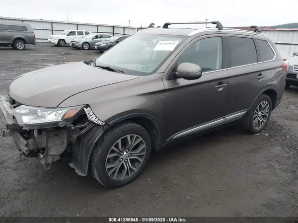 JA4AZ3A34JZ044627 2018 MITSUBISHI OUTLANDER - Image 2