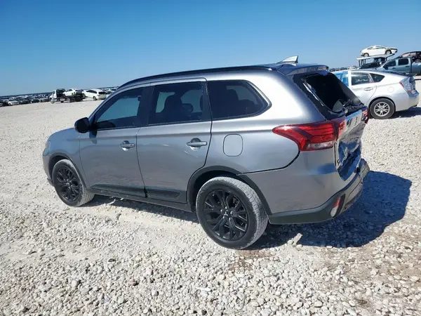 JA4AZ3A34JZ051061 2018 MITSUBISHI OUTLANDER - Image 2