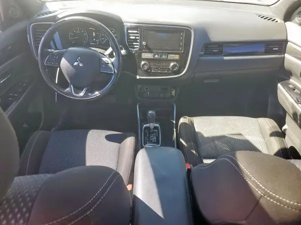 JA4AZ3A34JZ051061 2018 MITSUBISHI OUTLANDER - Image 8