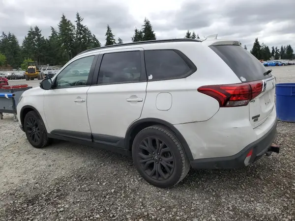 JA4AZ3A34JZ051593 2018 MITSUBISHI OUTLANDER - Image 2