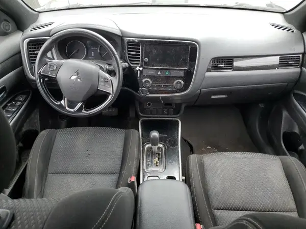 JA4AZ3A34JZ051593 2018 MITSUBISHI OUTLANDER - Image 8
