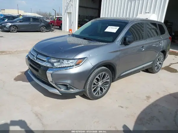 JA4AZ3A34JZ052081 2018 MITSUBISHI OUTLANDER - Image 2