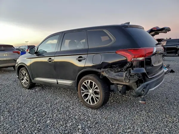 JA4AZ3A34JZ053067 2018 MITSUBISHI OUTLANDER - Image 2