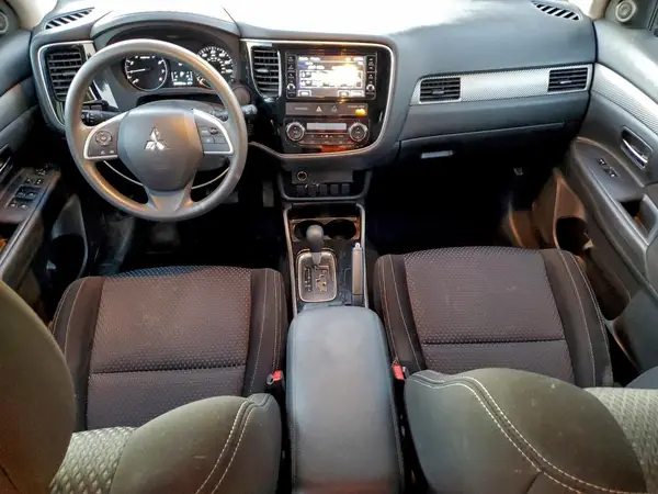 JA4AZ3A34JZ053067 2018 MITSUBISHI OUTLANDER - Image 8