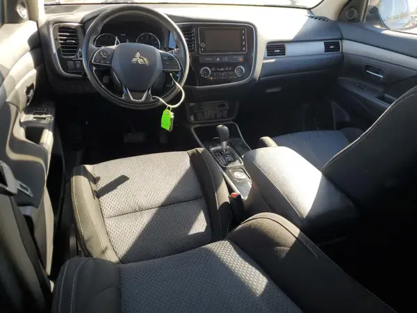 JA4AZ3A34JZ055966 2018 MITSUBISHI OUTLANDER - Image 8