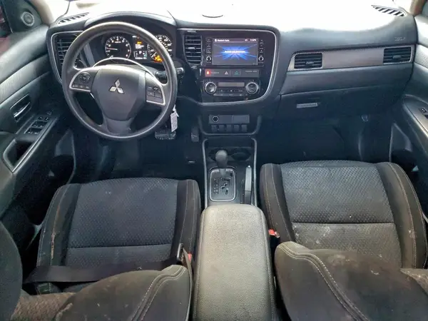 JA4AZ3A34JZ056132 2018 MITSUBISHI OUTLANDER - Image 8