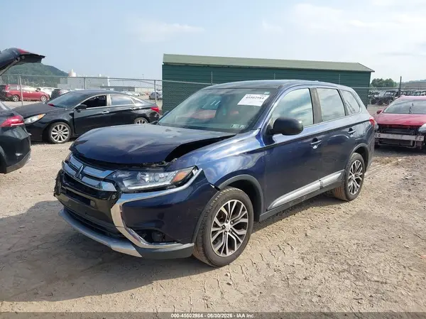 JA4AZ3A34JZ056812 2018 MITSUBISHI OUTLANDER - Image 2