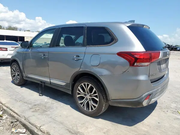JA4AZ3A34JZ058141 2018 MITSUBISHI OUTLANDER - Image 2