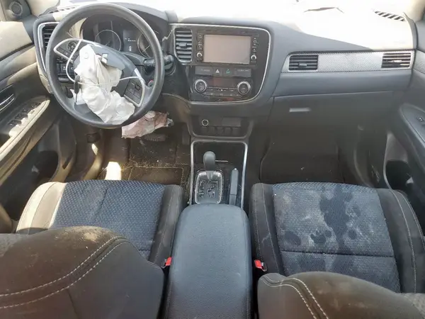 JA4AZ3A34JZ058141 2018 MITSUBISHI OUTLANDER - Image 8