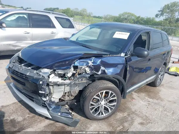 JA4AZ3A34JZ058169 2018 MITSUBISHI OUTLANDER - Image 2