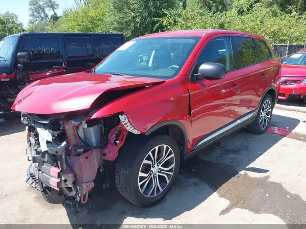 JA4AZ3A34JZ059421 2018 MITSUBISHI OUTLANDER - Image 2