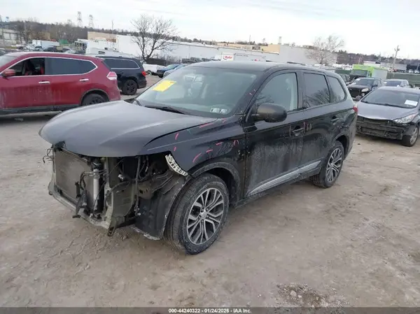 JA4AZ3A34JZ059497 2018 MITSUBISHI OUTLANDER - Image 2