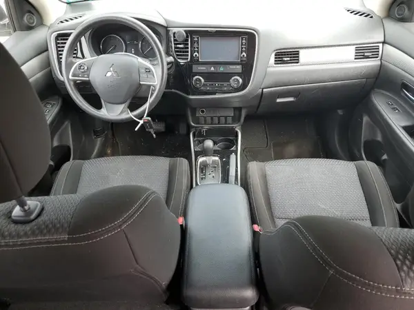 JA4AZ3A34JZ061511 2018 MITSUBISHI OUTLANDER - Image 8
