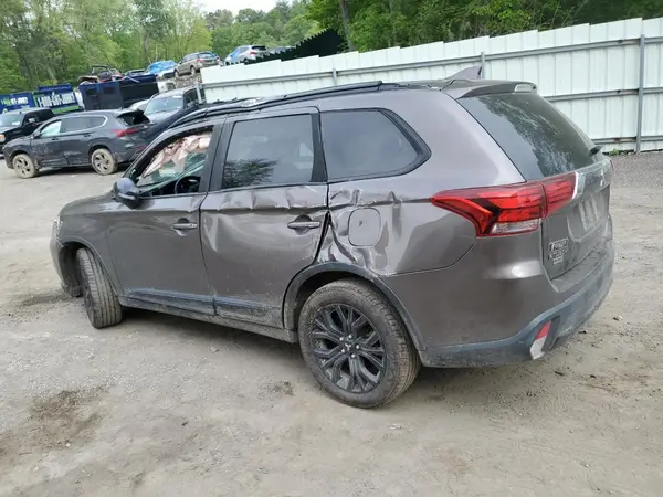 JA4AZ3A34JZ062920 2018 MITSUBISHI OUTLANDER - Image 2