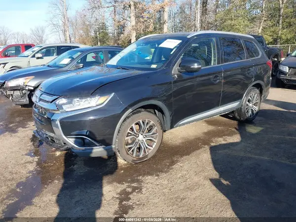 JA4AZ3A34JZ066787 2018 MITSUBISHI OUTLANDER - Image 2