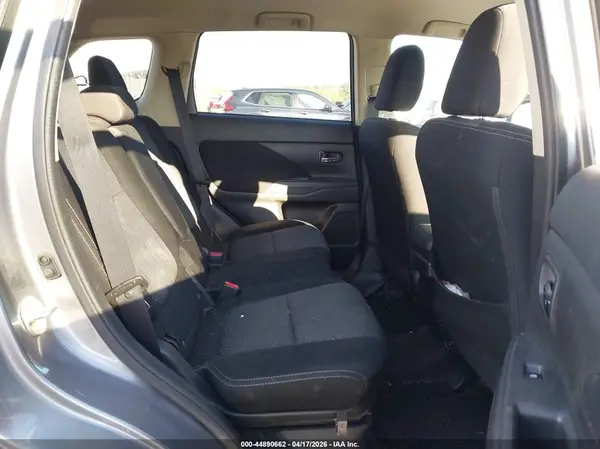 JA4AZ3A34JZ067194 2018 MITSUBISHI OUTLANDER - Image 8