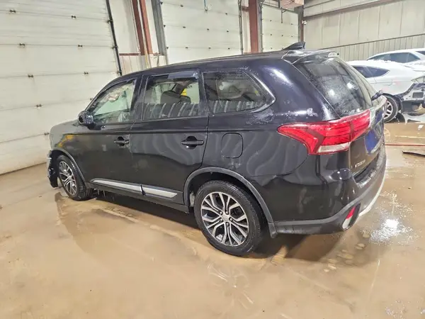 JA4AZ3A34JZ071634 2018 MITSUBISHI OUTLANDER - Image 2