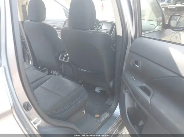 JA4AZ3A34KZ005764 2019 MITSUBISHI OUTLANDER - Image 8