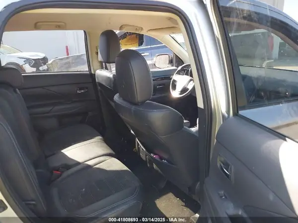 JA4AZ3A34KZ009989 2019 MITSUBISHI OUTLANDER - Image 8