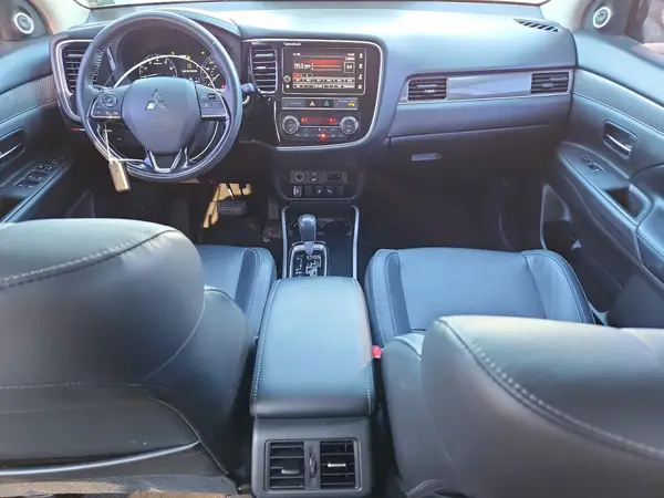 JA4AZ3A34KZ016697 2019 MITSUBISHI OUTLANDER - Image 8