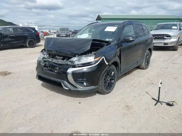 JA4AZ3A34KZ028820 2019 MITSUBISHI OUTLANDER - Image 2